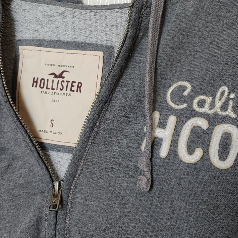 Hollister zip up hoodie - Picture 2 of 4